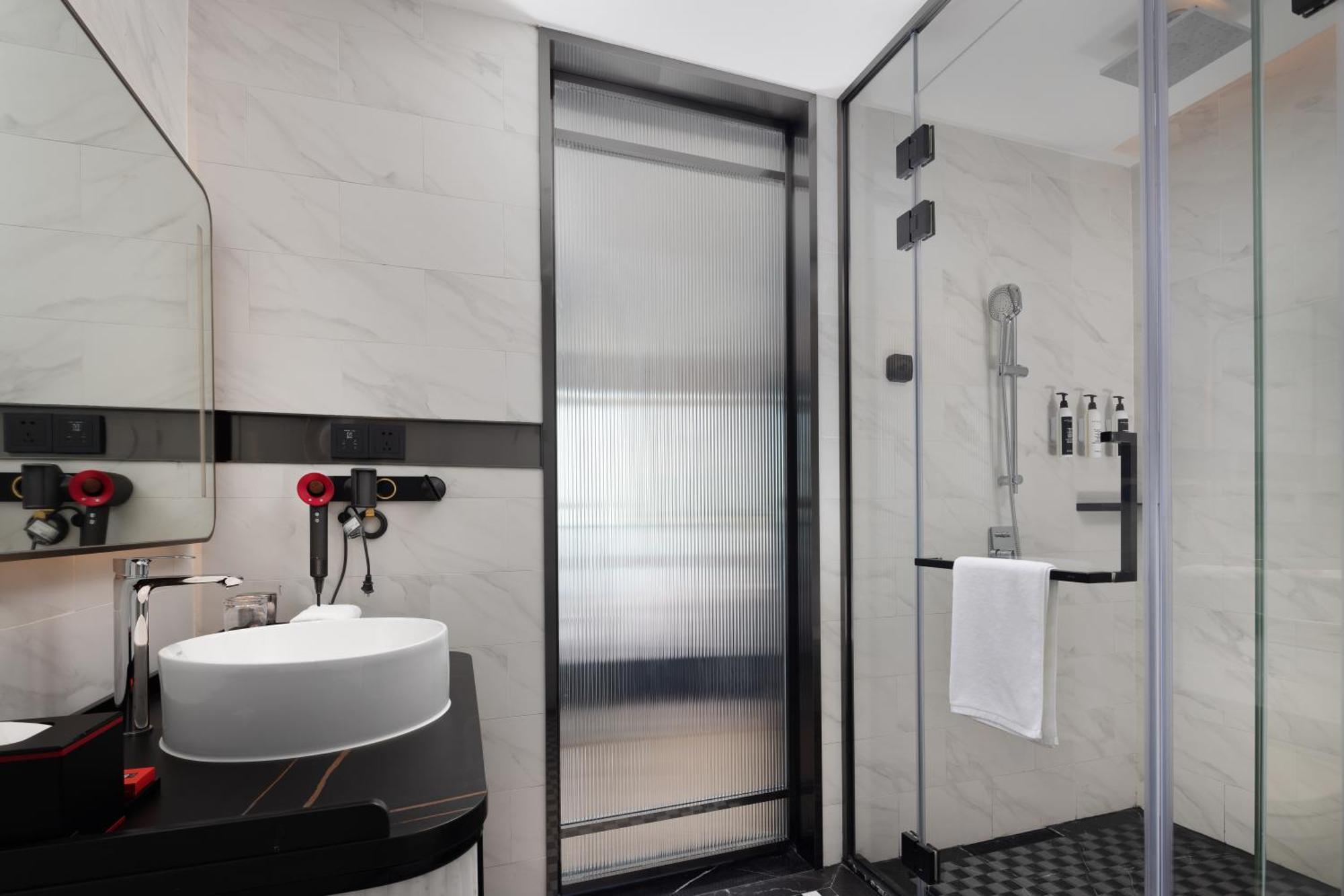 Hotel Radisson Red Guangzhou South Railway Station Zewnętrze zdjęcie